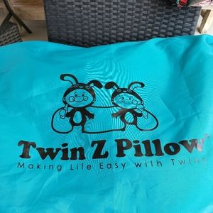 Twin z twin breastfeeding pillow